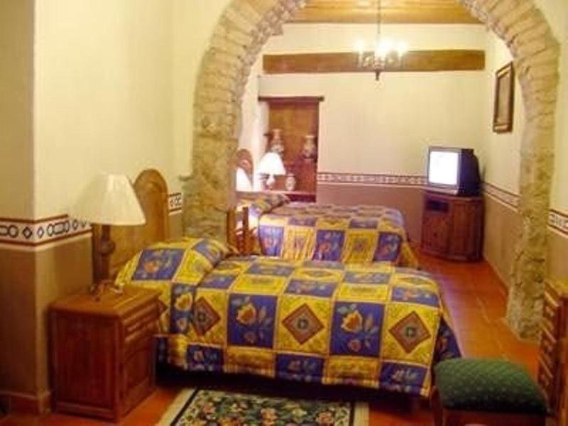 Hotel Reyna Soledad Zacatecas Room photo