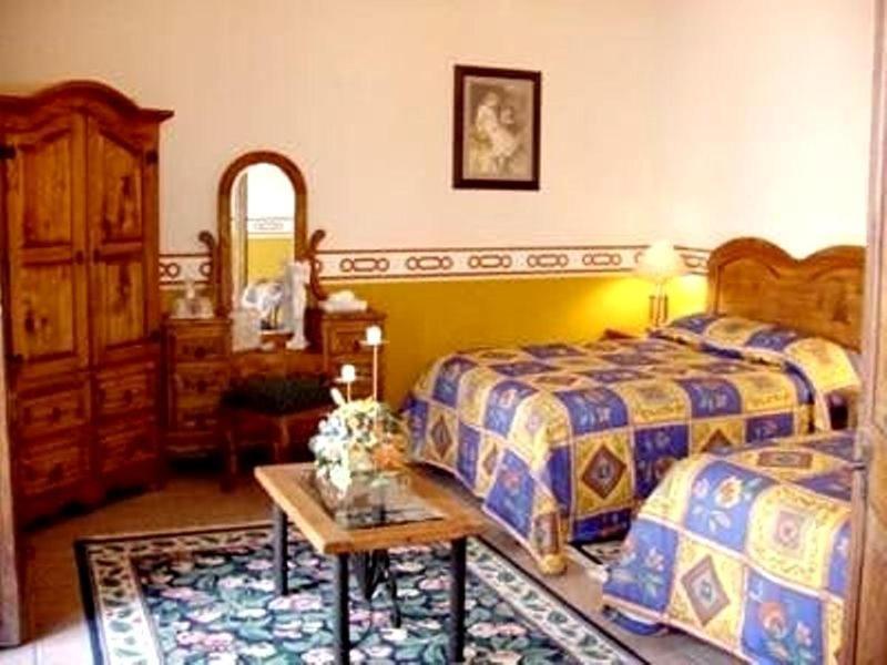 Hotel Reyna Soledad Zacatecas Room photo