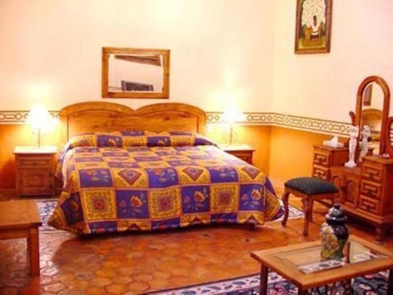 Hotel Reyna Soledad Zacatecas Room photo